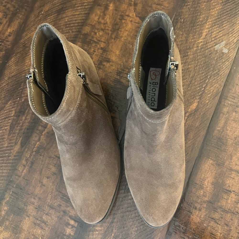 Tan Blondo Suede Ankle Boots in Size 8